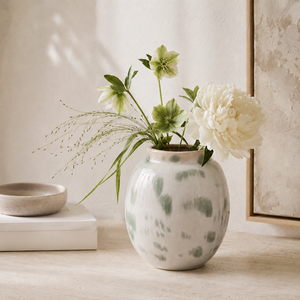 Vase à fleurs en céramique blanche sculpturale asymétrique abstraite moderne, vase en poterie blanche mate pour la décoration de la maison - Product Image 2