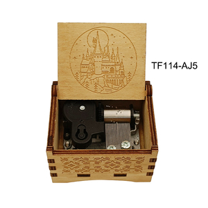 Boîte à musique Souvenir Sankyo Movement Hot <span class=keywords><strong>Harry</strong></span> <span class=keywords><strong>Potter</strong></span> avec gravure laser, petite décoration mignonne en bois noir sur le thème du monde magique - Product Image 2