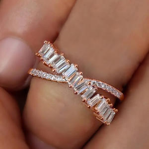 Anello di fidanzamento da donna Q222 con diamante taglio smeraldo, stile classico, fascia con diamante naturale per gioielli da matrimonio - Product Image 4