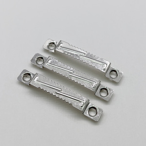 ตะขอเหล็กแบบคู่ รับน้ำหนักได้ 1-3 กก. สำหรับแขวนกรอบรูป สีเงิน - Product Image 1