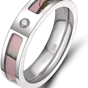 Anillo de Pareja de Acero de Titanio Estilo Coreano Simple, Anillo de Titanio Rosa Camuflaje de 6 mm con Cristal Cuadrado de Zirconia - Product Image 2