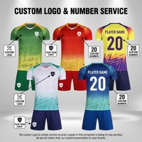 Maillot de football d'été en gros, ensemble uniforme de football en polyester à manches courtes, séchage rapide
