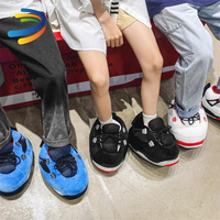 Nouvelles pantoufles-sneakers 2026 pour femmes et hommes – Plusieurs modèles, chaussures d'intérieur douillettes en peluche avec semelle extérieure en TPR – Vente en gros, taille moyenne pour tous