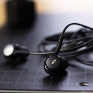 Audífonos Intrauditivos Originales con Cable de 3.5 mm, Audífonos Deportivos con Micrófono, Pantalla Digital, Resistentes al Agua IPX4 para <span class=keywords><strong>AKG</strong></span> - Product Image 4