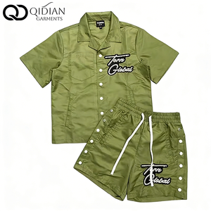 <span class=keywords><strong>Ensemble</strong></span> 2 pièces polo et <span class=keywords><strong>short</strong></span> en nylon polyester pour homme avec logo personnalisé, idéal pour l'été – Survêtement OEM - Product Image 1
