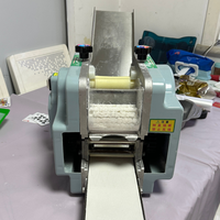 Machine à étaler la pâte, machine à rouler la pâte, machine à fabriquer des enveloppes de raviolis, machine à découper la pâte en carrés