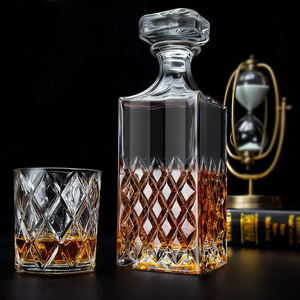 Bouteille de <span class=keywords><strong>vin</strong></span> carrée sans plomb de luxe Offre Spéciale, <span class=keywords><strong>Lot</strong></span> en <span class=keywords><strong>verre</strong></span> de whisky, décanteur, conteneur d'alcool, verseur, Carafe 850ML - Product Image 1