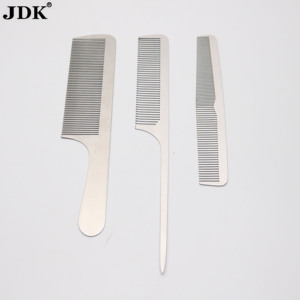 Peine <span class=keywords><strong>de</strong></span> Barbero <span class=keywords><strong>Profesional</strong></span> <span class=keywords><strong>de</strong></span> Acero Inoxidable Antiestático, Peine Metálico para Cortar el Cabello, Peine <span class=keywords><strong>de</strong></span> Dientes Finos con Punta Plana para <span class=keywords><strong>Peluquería</strong></span> - Product Image 3