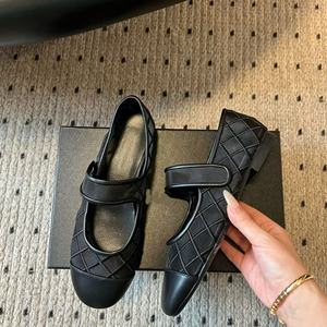 Ballerine Mary Jane in Rete per Donne, Scarpe Comode e Traspiranti con Ricamo Trapuntato, Punta in Vera Pelle e Cinturino Regolabile - Product Image 4