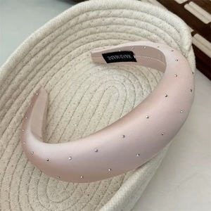 Serre-tête large en satin avec strass et points, léger et rembourré, pour usage quotidien - Product Image 5