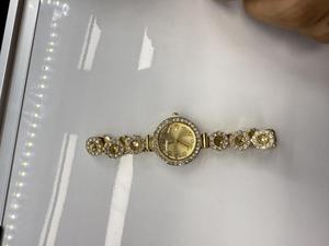 Orologio da Donna Placcato Oro con Quadrante Luminoso e Cinturino in Lega, Accessorio di Moda - Product Image 1