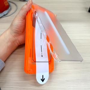 Kit d'application anti-poussière à installation facile, film protecteur d'écran en verre trempé 9H 2.5D pour iPhone 14 15 16 17 Pro Max - Product Image 1