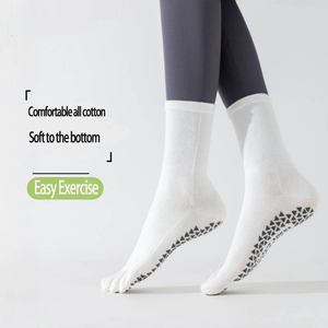 Chaussettes de yoga et de Pilates pour femmes LONGFEI, vente en gros, logo personnalisé, fabricant, chaussettes de yoga antidérapantes spéciales à cinq doigts - Product Image 4