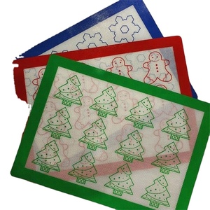 Set di 3 Tappetini da Forno in Silicone Alimentare Ecologico per Natale, Motivi Omino di Pan di Zenzero, Albero di Natale, Fiocco di Neve, 40x30cm - Product Image 5