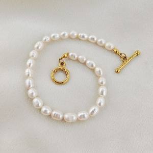 سوار عصري بدلايات لؤلؤ مطلية بالذهب عيار 18 من الفولاذ المقاوم للصدأ ، أساور وأساور مجوهرات راقية لإكسسوارات الزفاف النسائية - Product Image 1