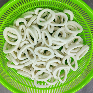 Anillos de Calamar Congelados IQF, Limpios y Sin Piel, 4-6cm, Empaque a Granel para Calamar Frito y Servicios de Alimentación, Exportación al por Mayor - Product Image 1
