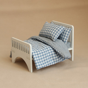 Nouveau modèle de <span class=keywords><strong>lit</strong></span> pour maison de poupée <span class=keywords><strong>en</strong></span> <span class=keywords><strong>bois</strong></span> avec taie d'oreiller pour mini poupées - Product Image 5