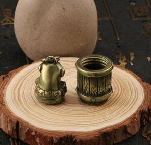 Venta al por mayor retro artesanía perro colgante bronce estatua Zodiaco cerdo <span class=keywords><strong>cerveza</strong></span> barril coche llavero - Product Image 1