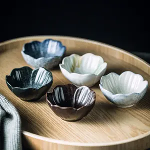 Plato de cerámica con flores japonesas, cuenco para sumergir condimentos, aperitivos comerciales de verduras saladas y plato lateral