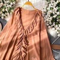 Chemisier en mousseline de soie transparente à volants couleur pêche, col en V profond, taille cintrée à nouer, manches longues, collection Printemps-Été 2026, vente en gros pour femmes