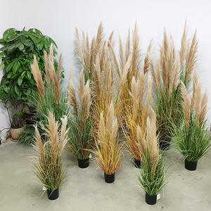 Grande herbe de la <span class=keywords><strong>pampa</strong></span> artificielle dans un pot de sol, plantes artificielles réalistes en roseau pour la décoration d'angle de salon et la mise en scène de la maison - Product Image 1