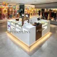 Kiosque optique moderne en bois blanc brillant, vitrine à lunettes éclairée pour centre commercial, stand de lunettes de soleil