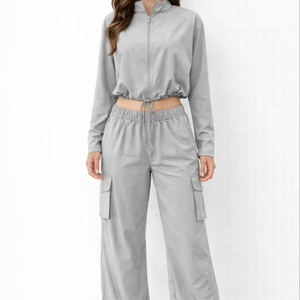Chándal Impermeable de Cuello Alto y Corte Holgado con Diseño de Cordón Ajustable — Cómodo - Product Image 1