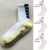 B358 Grip Chaussettes Logo Personnalisé Athlétique Hommes Sport Crew Grip Chaussettes Antidérapantes Football Grip Soccer Chaussettes