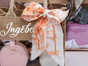 Personalized Logo Large Capacity Jute <b>Tote</b> Beach <b>Bag</b> with Transparent Window Reusable <b>Bridesmaid</b> <b>Bags</b> for Gift or Daily Shopping - Product Image 4