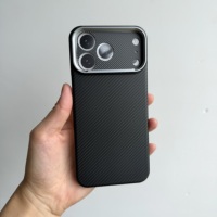 Étui magnétique ultra fin à motif carbone pour iPhone 18 Pro Max avec cadre de caméra en métal surélevé, coque anti-rayures ajustée