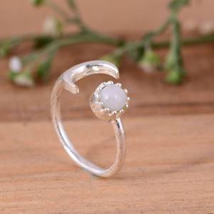 Bague de mariage de luxe en argent sterling 925 avec pierre de lune naturelle ronde sertie clos, délicate, unisexe, en pierre de lune arc-en-ciel - Product Image 4