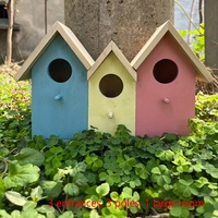 Nichoir en bois tricolore pour extérieur, ensemble de 3 pièces avec poteau d'entrée et système de fermeture sans accroche pour cour et grands espaces