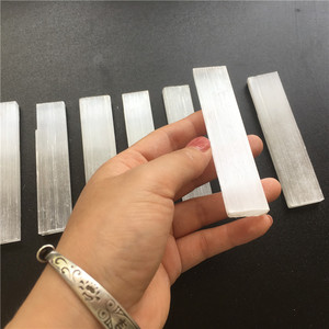 Bâtons de sélénite de <span class=keywords><strong>gypse</strong></span> de <span class=keywords><strong>pierre</strong></span> précieuse baguettes d'énergie pierres brutes de sélénite - Product Image 3