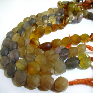 Perles facettées ovales en calcédoine naturelle, vendues par brin de 10 pouces de long - Product Image 1