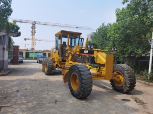 รถเกรดเดอร์ Caterpillar 140H รุ่นดั้งเดิม พร้อมใบมีด Ripper สำหรับงานหนัก มีสินค้าในสต็อก เหมาะสำหรับงานปรับระดับพื้นที่ในเหมือง เครื่องจักรก่อสร้าง - Product Image 2