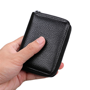 Porta-cartões de Couro Genuíno de Alta Capacidade com Doze Slots para Cartões, Proteção RFID, Janela Transparente para Identificação, Perfil Fino para Bolso ou Bolsa - Product Image 4