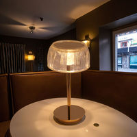 Lampe de table LED moderne en métal, à piles, avec commande tactile simple, intensité réglable, haute luminosité, pour la décoration de la maison et la vente au détail