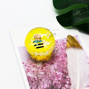 <span class=keywords><strong>60MM</strong></span> TPU Liquide Paillettes D'huile Flottant Boule de Rebond D'eau Jaune - Product Image 4