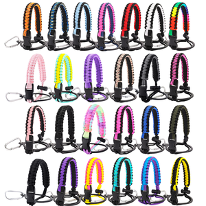 Lanières <span class=keywords><strong>de</strong></span> bouteille d'eau à séchage rapide <span class=keywords><strong>de</strong></span> style sportif <span class=keywords><strong>de</strong></span> haute qualité 12-64 oz mousqueton en aluminium Paracord tissé à la main corde suspendue à séchage rapide - Product Image 3