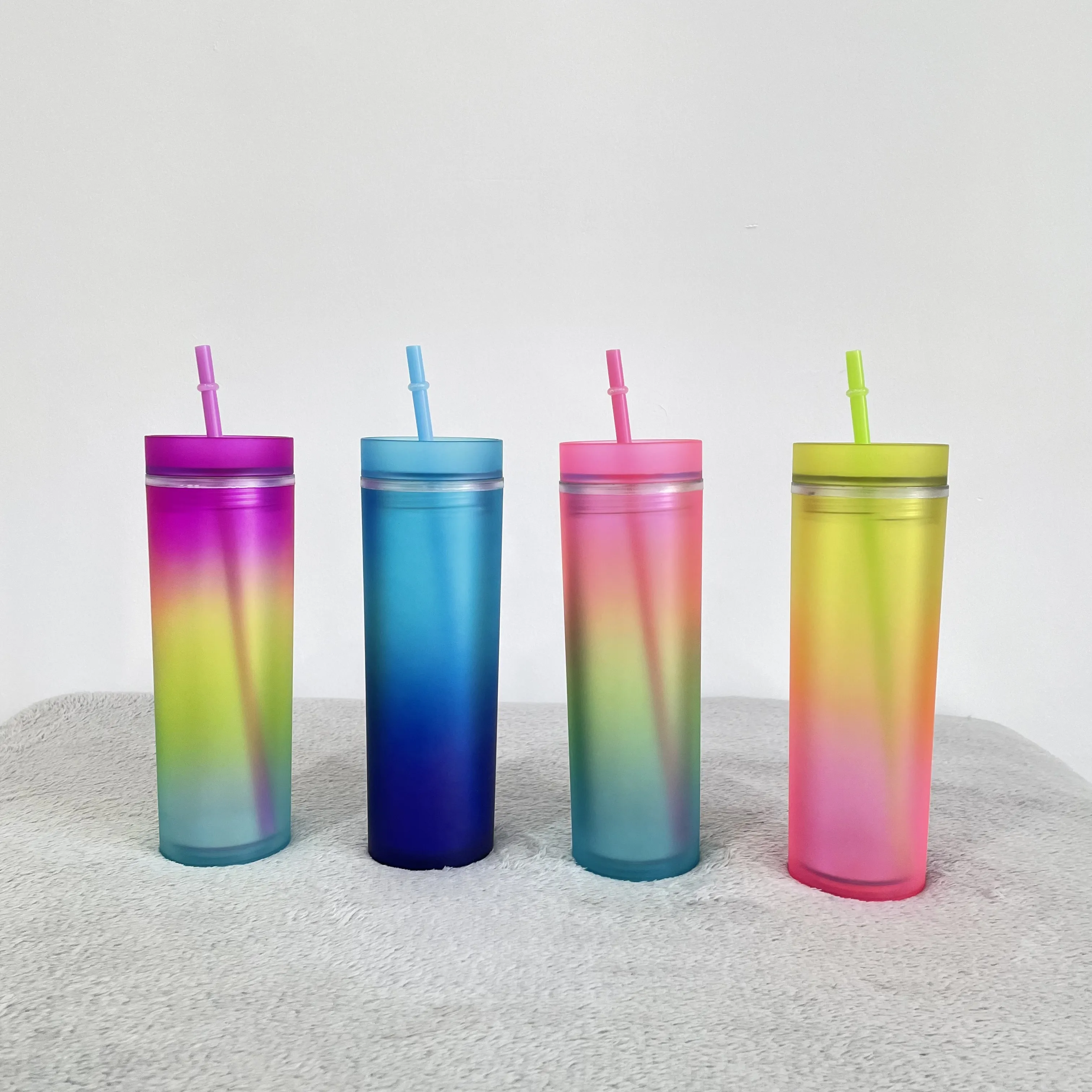 Tazze fredde colorate da 16 once bevanda ghiacciata acqua caffè tazze di plastica riutilizzabili di colore sfumato tazze riutilizzabili in plastica a prova di fuoriuscita
