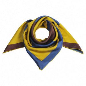 Écharpe carrée pour femme en soie twill 100% pure, nouveau style, collection automne, impression sérigraphique personnalisée à bas prix - Product Image 3