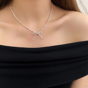 Collar de plata de ley S925 con lazo de perlas para mujer, estilo Ins, cadena ligera de lujo para la clavícula, uso diario - Product Image 1