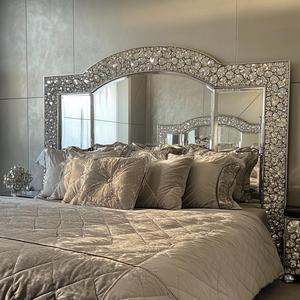 เตียงไม้ขนาดคิงไซส์ ดีไซน์หรูหรา ทันสมัย เป็นมิตรกับสิ่งแวดล้อม หุ้มหนัง พร้อมกระจก ลายหรูหรา สำหรับเฟอร์นิเจอร์บ้าน - Product Image 2