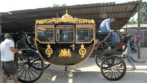 Hermoso Carruaje Rojo Real Tirado por Caballos/Carreta de Caballos en <span class=keywords><strong>Venta</strong></span>/Carreta de Caballos Especial para Fiestas - Product Image 6