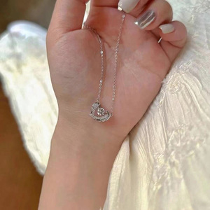 Collana con Ciondolo a Forma di Cuore e Ala per Donne, Gioiello Traforato a Forma di Piuma, Moda per Uso Quotidiano, Idea Regalo - Product Image 6