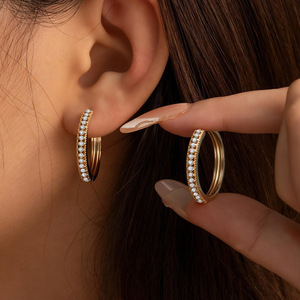 Pendientes de Aro de Oro de 18K con Cristales Engastados en Garra, Joyería Unisex - Product Image 1