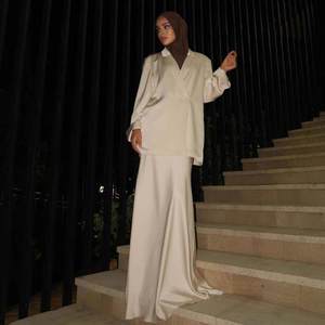 Ensemble deux pièces jupe longue en satin polyester décontracté pour l'été 2024, style Moyen-Orient - Product Image 4