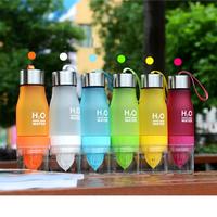 Bouteille d'eau portable avec infuseur à fruits H2O / Bouteille à jus de citron / Presse-agrumes pour une boisson saine