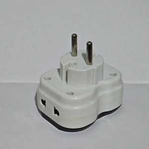 Adaptador de enchufe estándar europeo WZ con luz indicadora para uso doméstico y de viaje, material ABS, puerto AC - Product Image 1