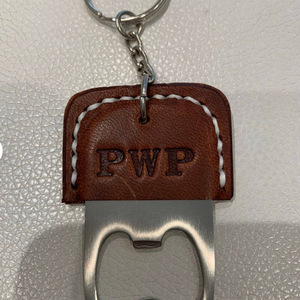 Regalo para el Día del Padre: Abridor de Botellas de Cerveza de Cuero PU, Llavero Abridor de Cerveza Creativo, Mini Abridor de Botellas Portátil - Product Image 1